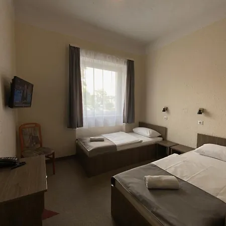 Bed & Breakfast Free Parking, Free Breakfast, Only 15 Minutes To Center Budapest